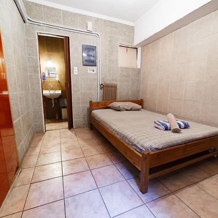 Private Flat For 2 Or 3 With Back Yard Near Exarhia Square And Archaelogical Museum Appartamento Atene Esterno foto