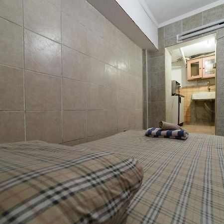 Private Flat For 2 Or 3 With Back Yard Near Exarhia Square And Archaelogical Museum Appartamento Atene Esterno foto