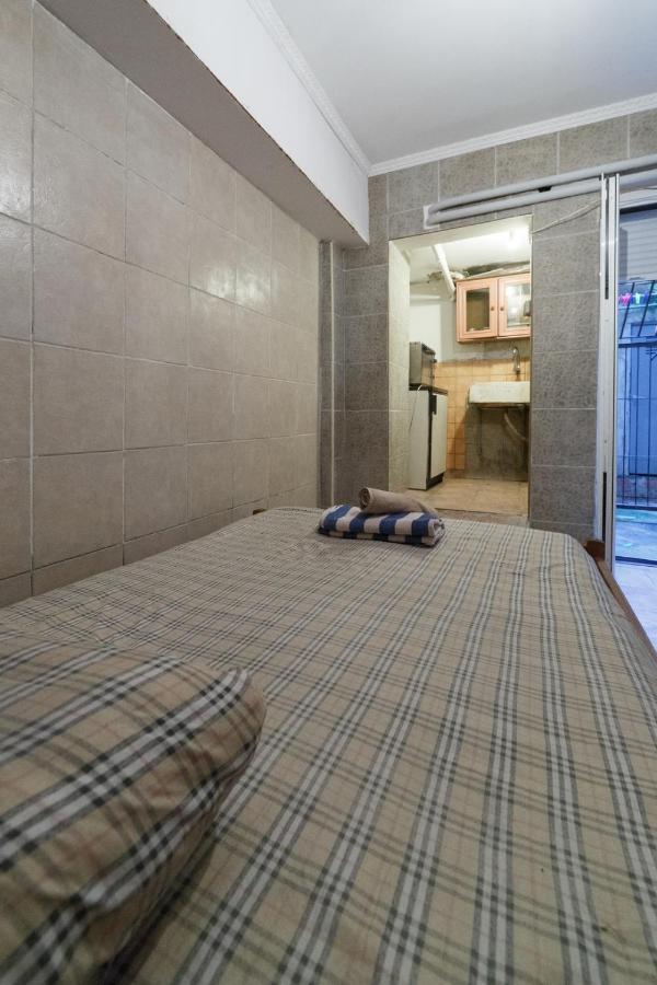 Private Flat For 2 Or 3 With Back Yard Near Exarhia Square And Archaelogical Museum Appartamento Atene Esterno foto