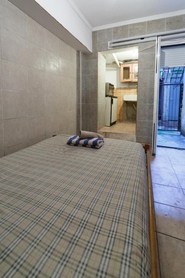 Private Flat For 2 Or 3 With Back Yard Near Exarhia Square And Archaelogical Museum Appartamento Atene Esterno foto
