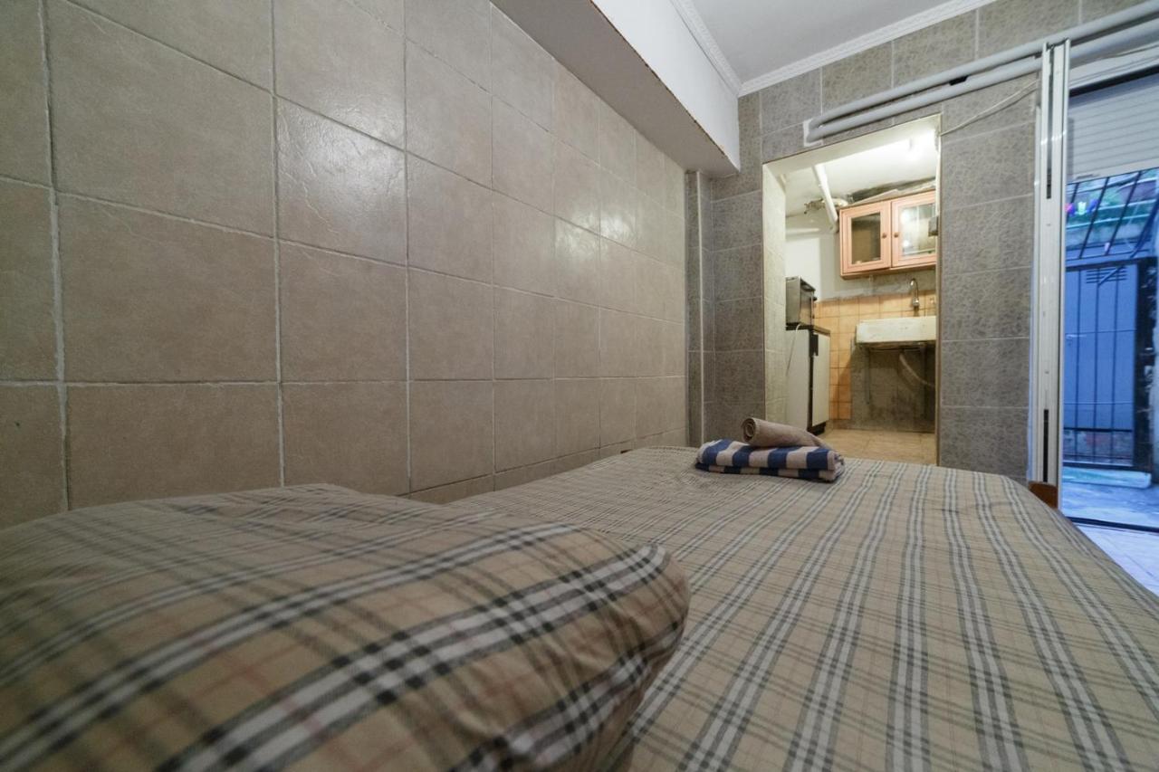 Private Flat For 2 Or 3 With Back Yard Near Exarhia Square And Archaelogical Museum Appartamento Atene Esterno foto