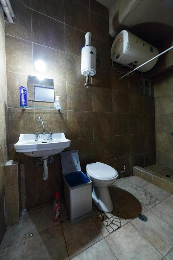 Private Flat For 2 Or 3 With Back Yard Near Exarhia Square And Archaelogical Museum Appartamento Atene Esterno foto