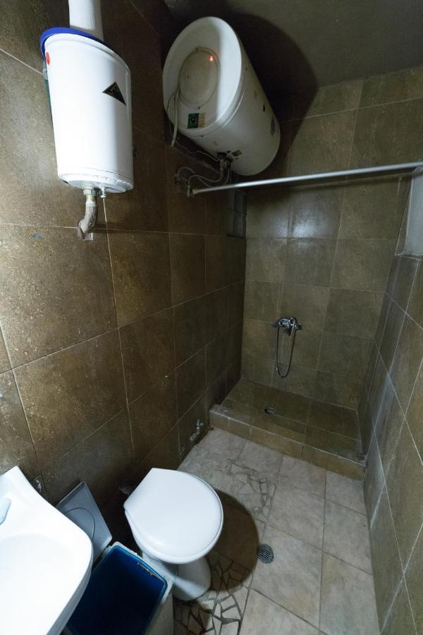 Private Flat For 2 Or 3 With Back Yard Near Exarhia Square And Archaelogical Museum Appartamento Atene Esterno foto